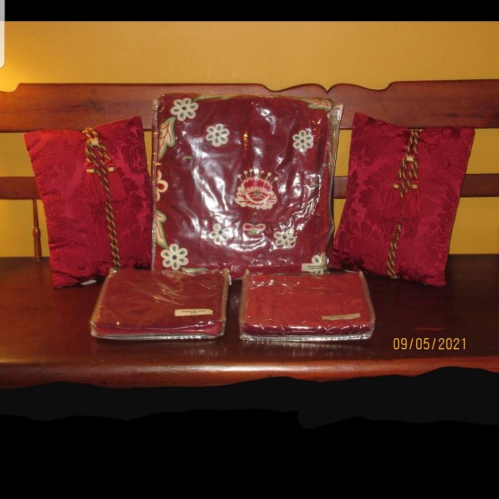 Museum of New Mexico Traditions Embroidered Swedish Red Velvet Duvet Set